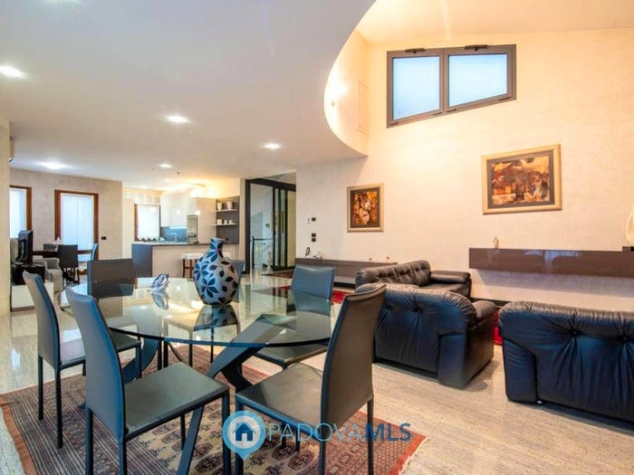 Casa con 6 locali in vendita in Via Gabriele D'Annunzio, Terradura, Due Carrare
