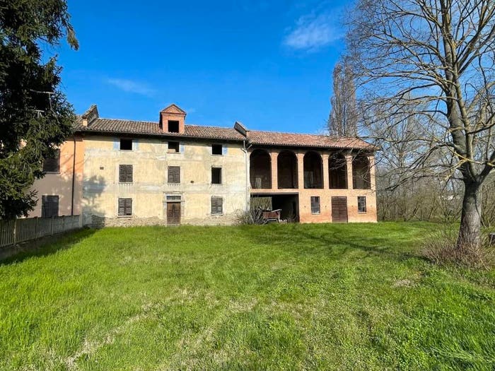 Casa con 6 locali in vendita in Centro, Calamandrana