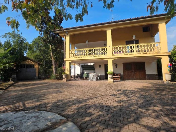 Casa quadrilocale in vendita in Località Valmanera, Valmanera, Asti