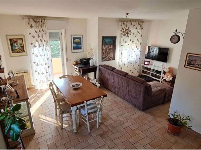 Appartamento con 5 locali in vendita in Via Vespasiano Da Bisticci SNC, Centro, Urbino