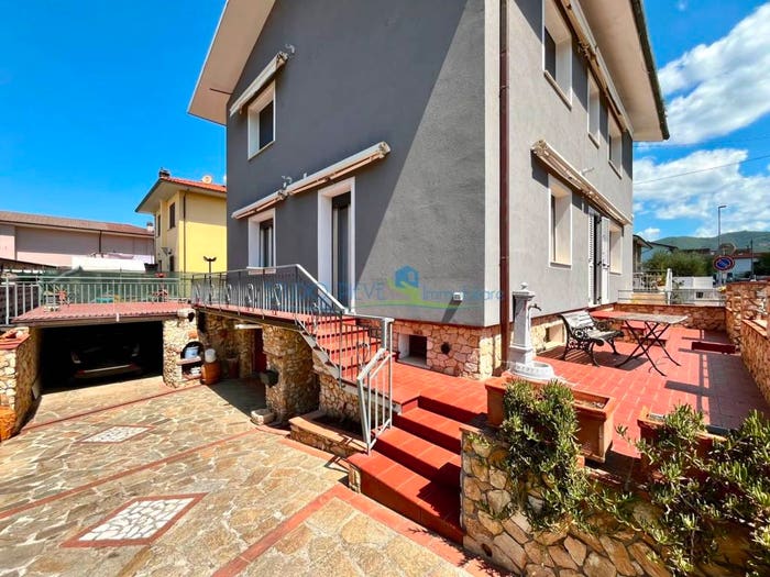 Appartamento con 5 locali in vendita in Via John Fitzgerald Kennedy, Cintolese, Monsummano Terme