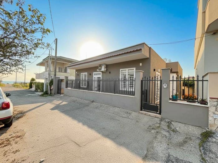 Casa trilocale in vendita in Via Domiziana, Mondragone