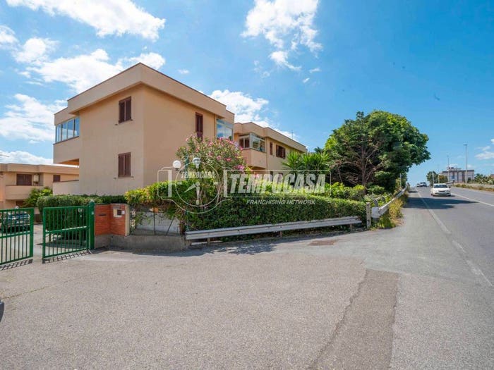 Appartamento trilocale in vendita in Strada Statale km, Mili, Messina