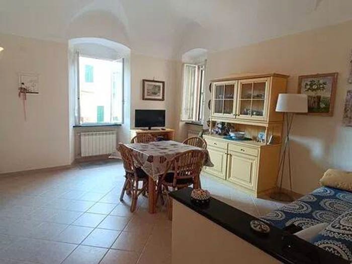 Appartamento quadrilocale in vendita in Piazza Edmondo De Amicis, Laigueglia