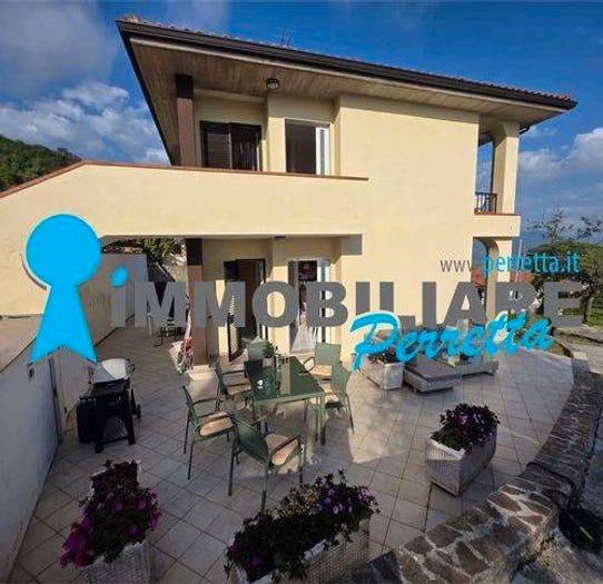 Casa con 6 locali in vendita in Via Provinciale, Padula