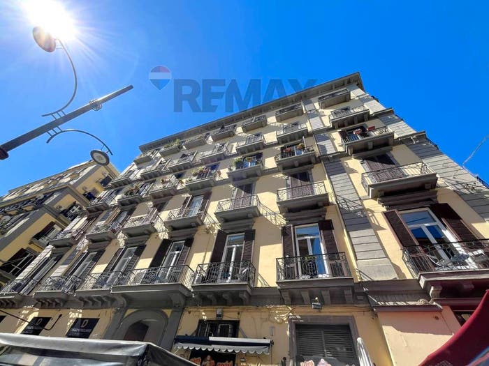 Appartamento quadrilocale in vendita in Via Santa Lucia, Santa Lucia, Napoli