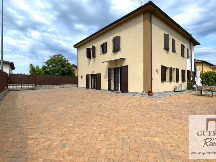 Casa con 6 locali in vendita in Via Zigalotto, Frazioni Nord, Cento