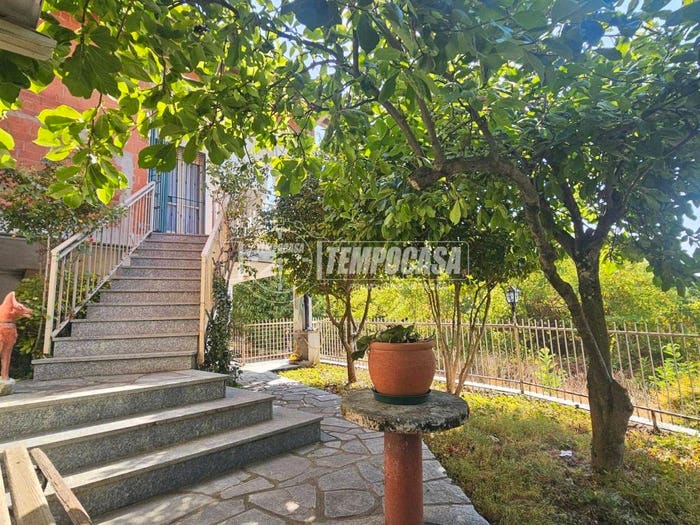 Casa con 5 locali in vendita in Frazione Quarello, Centro, Piatto