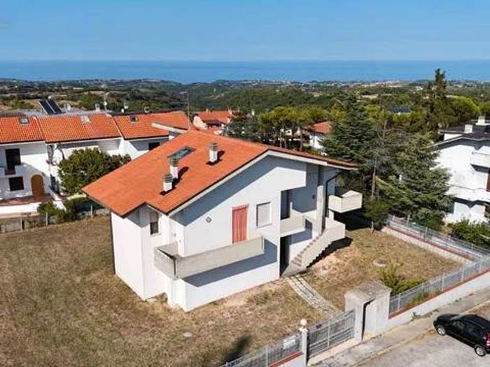 Casa con 6 locali in vendita in Via Monte Calvello, Petrella, Ripatransone