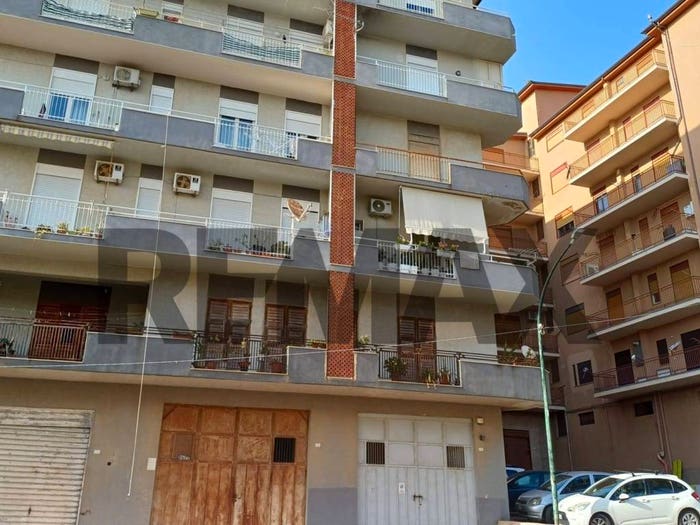 Appartamento con 6 locali in vendita in Via Pier Santi Mattarella, Favara