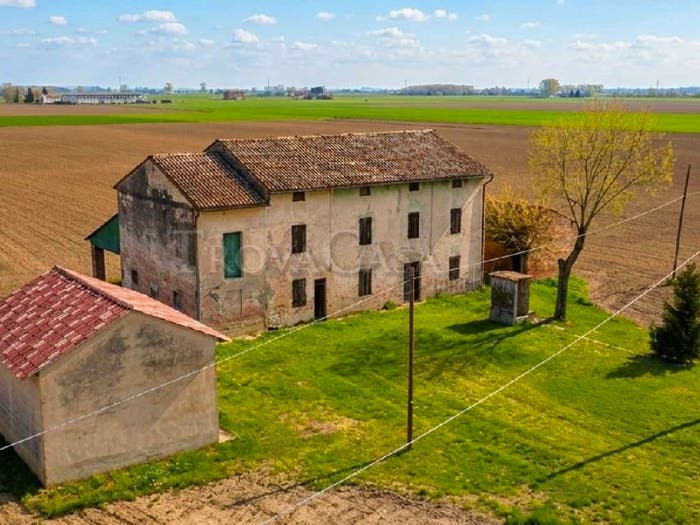 Casa con 6 locali in vendita in Strada dei Rossetti, Gazzolo, Soragna