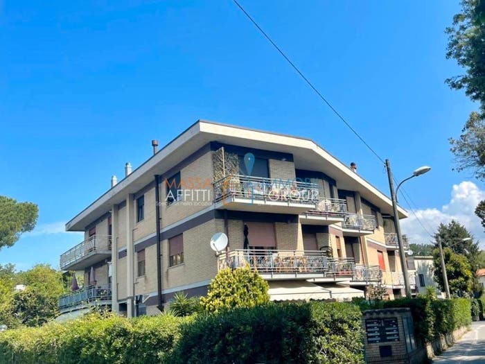 Appartamento quadrilocale in vendita in Via Parma, Marina di Massa Centro, Massa