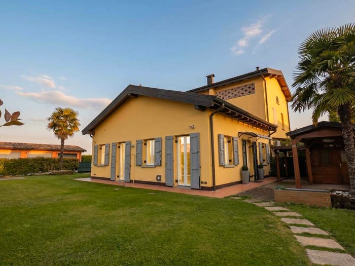 Casa con 6 locali in vendita in Strada Fossa Monda Nord, Torrazzi, Modena