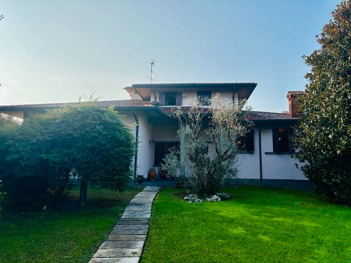 Casa con 6 locali in vendita in Via Nedo Nadi, Calcinate