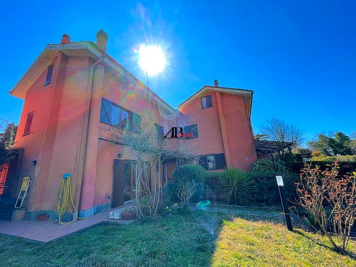 Casa con 6 locali in vendita in Via delle Porcineta, Centro, Formello