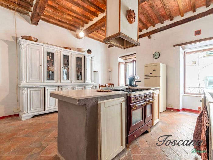 Appartamento con 5 locali in vendita in Via Licurgo Bardelloni, Centro, Monterotondo Marittimo