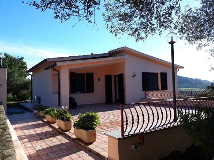 Casa con 5 locali in vendita in Strada Statale Orientale Sarda, Santa Lucia, Olbia