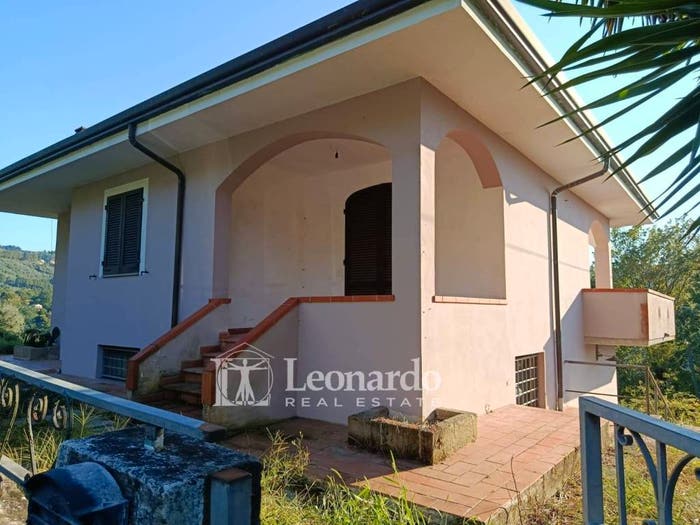 Casa con 6 locali in vendita in Via Grabbie, Camaiore Paese, Camaiore