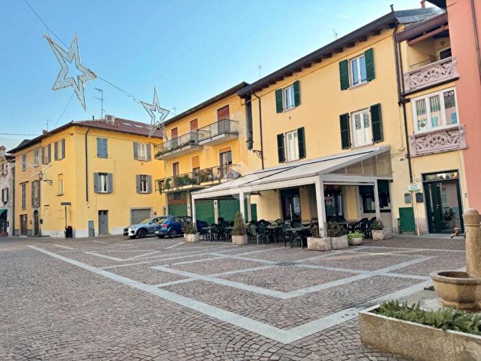 Appartamento quadrilocale in vendita in Piazza Roma, Centro, Mandello del Lario