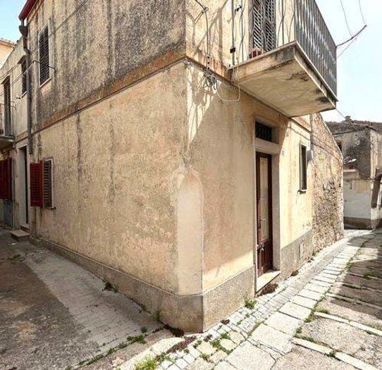 Casa con 6 locali in vendita in Via Santa Barbara, Modica Alta, Modica