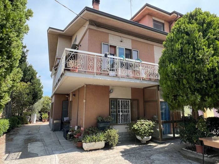 Casa con 6 locali in vendita in Via Selvatorta, Monsano