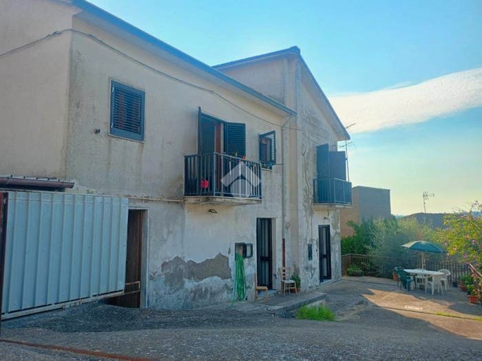 Casa quadrilocale in vendita in Frazione Santa Lucia, Santa Lucia, Santa Paolina
