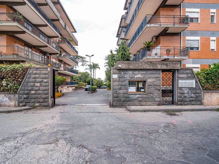 Appartamento con 6 locali in vendita in via metastasio, Centro, Giarre