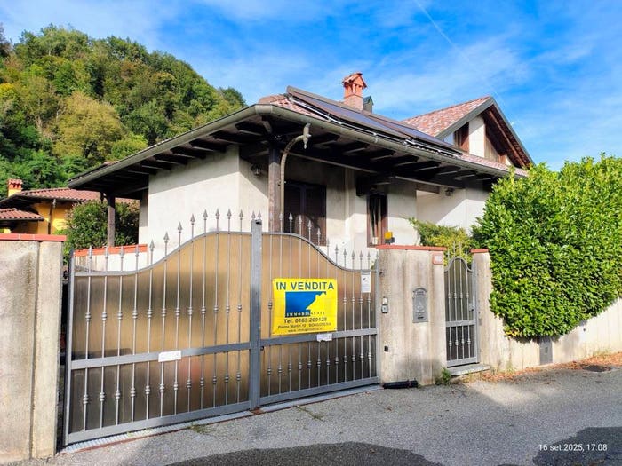 Casa con 6 locali in vendita in Borgosesia