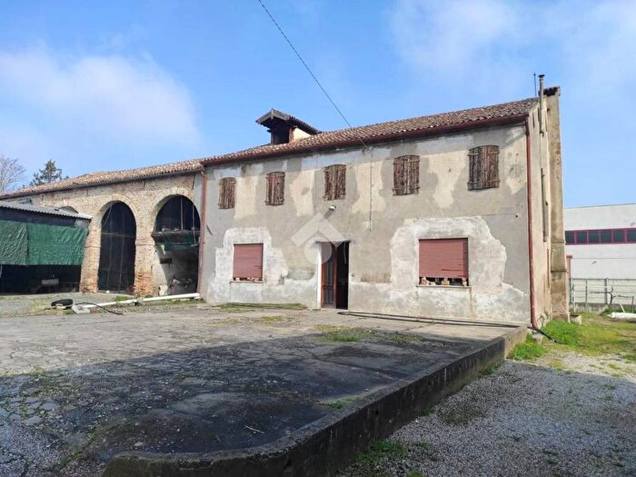 Casa con 6 locali in vendita in Via Vittorio Veneto, Piove di Sacco