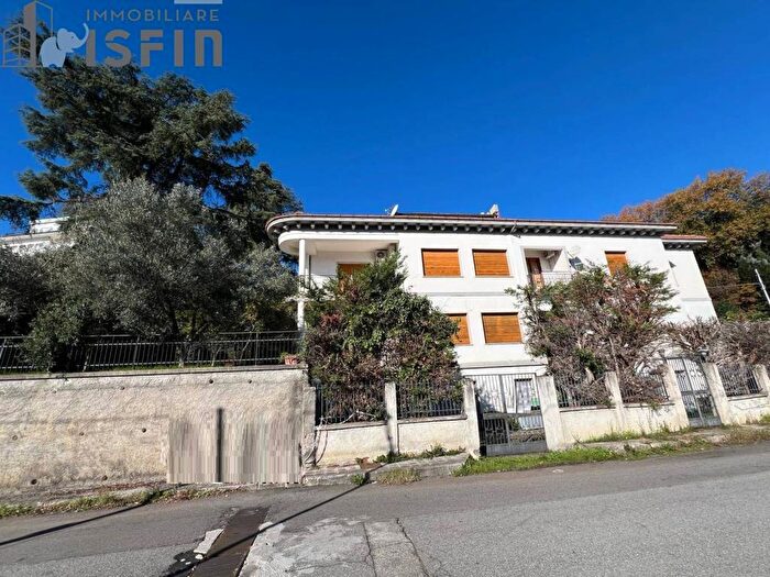 Appartamento con 6 locali in vendita in Via Gerolamo Sambiase, Acquedotto, Cosenza