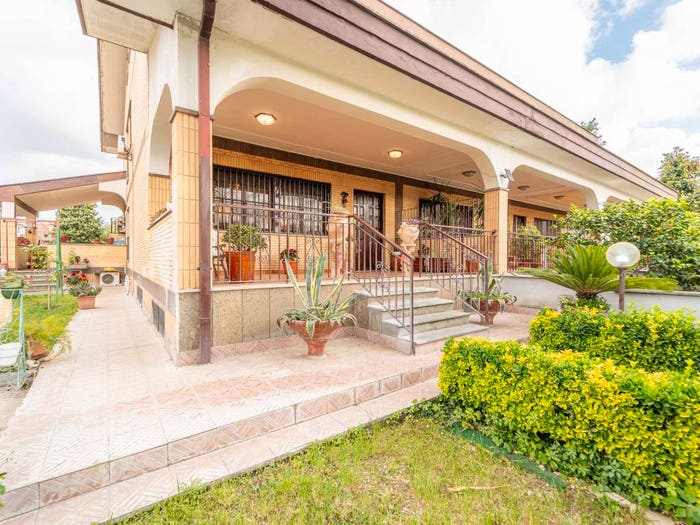 Casa con 6 locali in vendita in Via Venezia, Ciampino