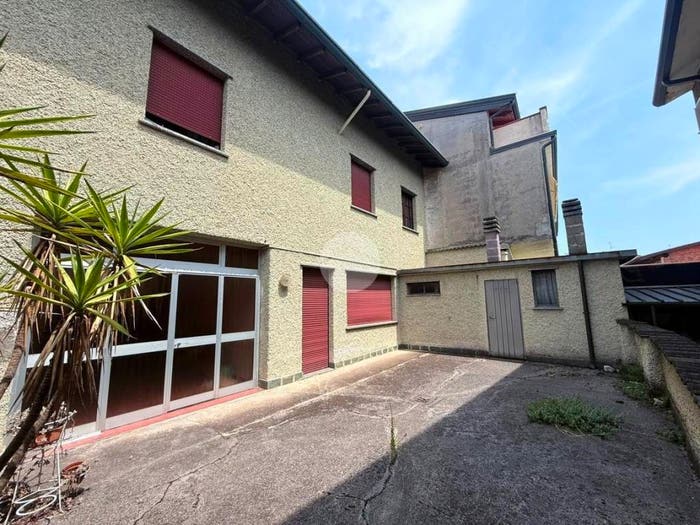 Casa quadrilocale in vendita in Via G Carducci, Centro, Castrezzato