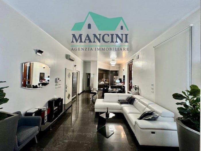 Appartamento con 5 locali in vendita in VIALE TRIESTE, Porta Valle Stazione, Jesi