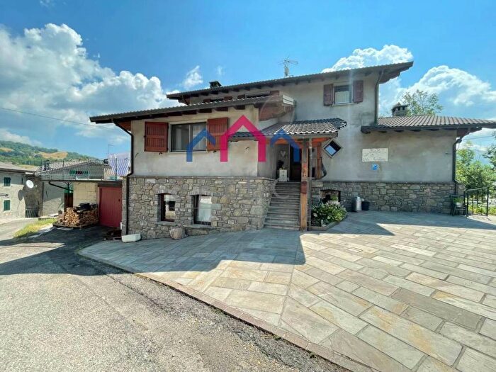 Casa con 6 locali in vendita in Sant'anna Pelago, Pievepelago