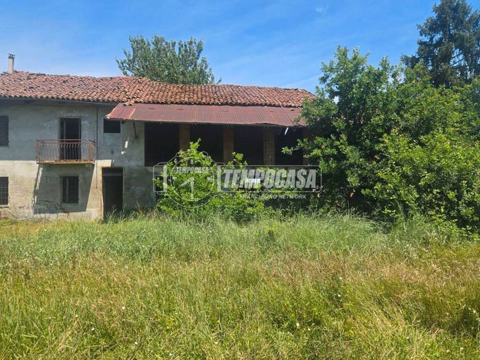 Casa quadrilocale in vendita in Strada Isolabella, Valfenera