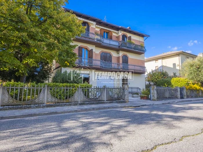 Appartamento quadrilocale in vendita in Via Roma, Centro, Urbisaglia