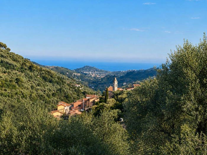 Casa con 6 locali in vendita in Via Vittorio Emanuele II, Moltedo Montegrazie, Imperia