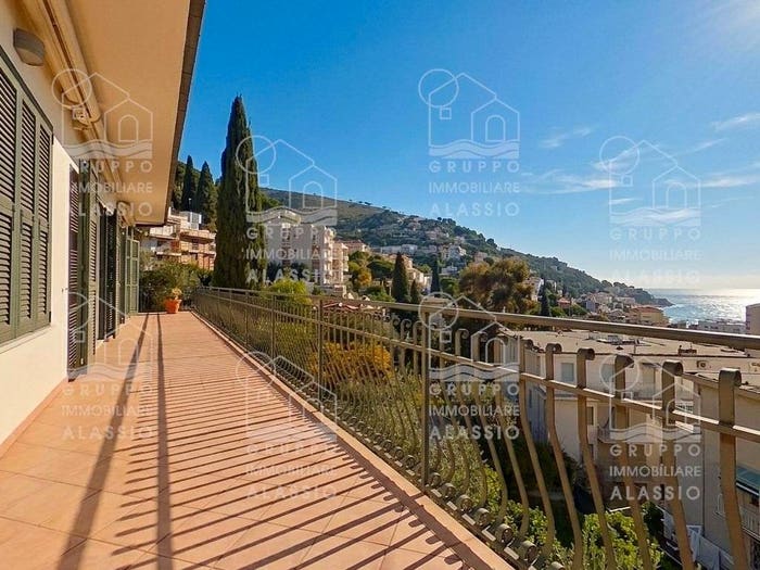 Appartamento con 6 locali in vendita in VIA SOLVA, Via Solva Santa Croce, Alassio