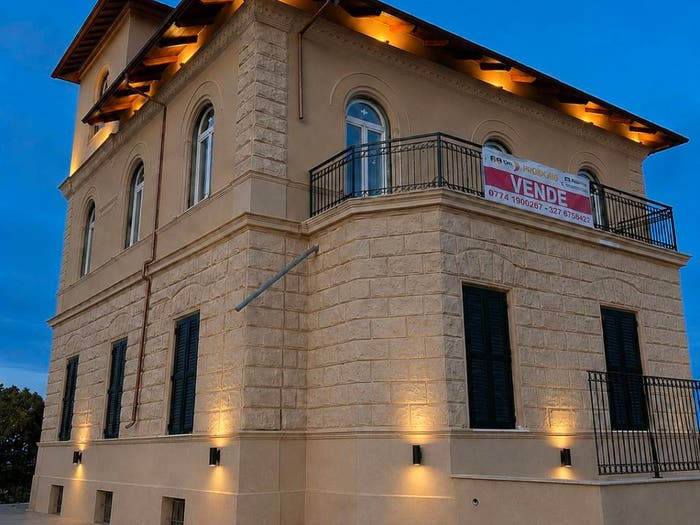 Appartamento quadrilocale in vendita in Via dei Colli, Centro, Grottaferrata