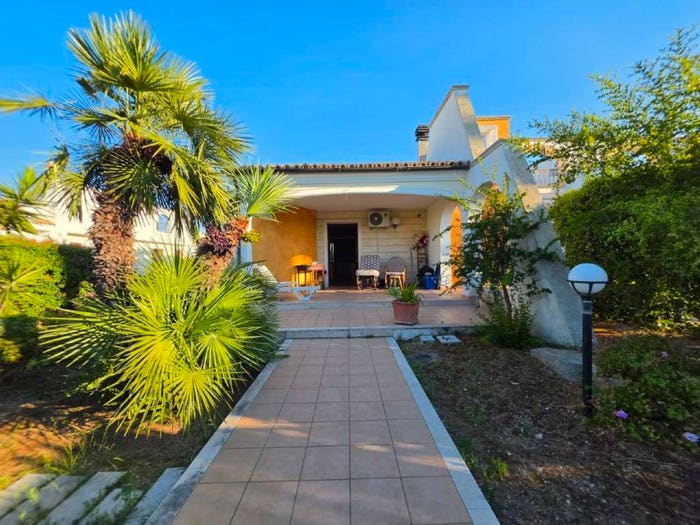 Casa con 6 locali in vendita in via Degli Aragonesi, Bisceglie
