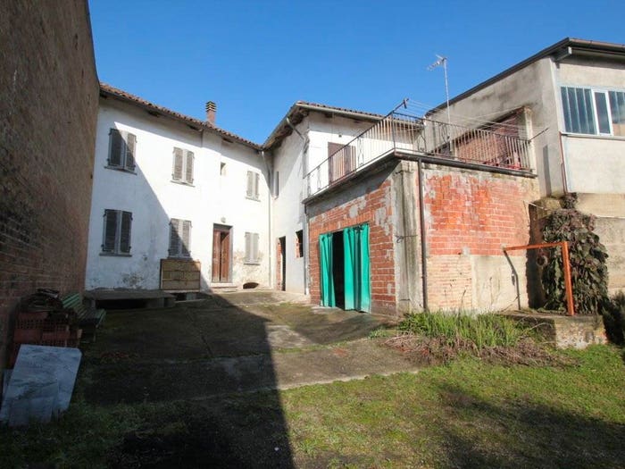 Casa con 6 locali in vendita in Via Duca d'Aosta, Centro, Castelnuovo Calcea