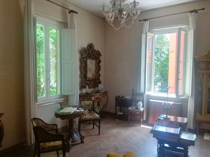 Appartamento con 6 locali in vendita in Viali, Modena