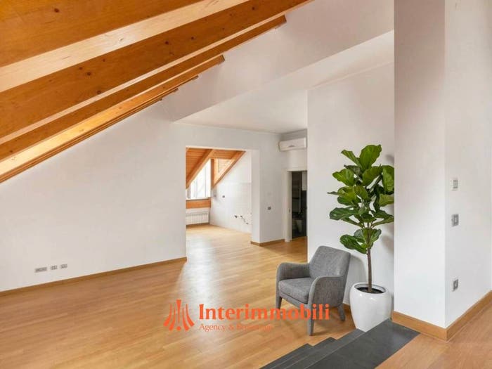Casa trilocale in vendita in Piazza Raffaele de Ferrari, Centro Città, Genova