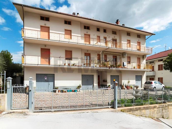 Appartamento con 6 locali in vendita in Centro, Serra San Quirico