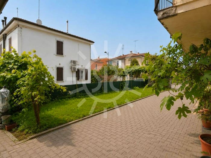 Casa quadrilocale in vendita in Via Giosuè Carducci, Centro, Molinella