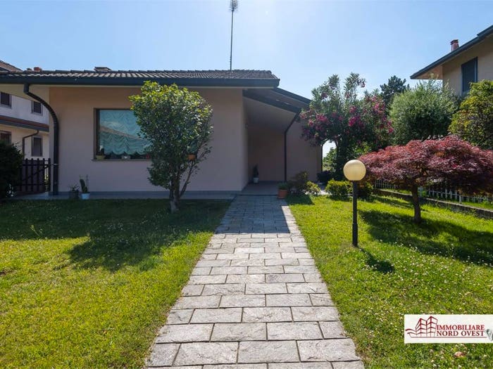 Casa quadrilocale in vendita in Via Piave, Centro, Cornaredo
