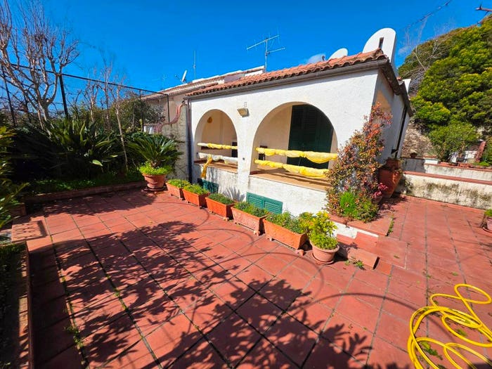 Casa con 6 locali in vendita in Via Sant'Agata Nord, Centola