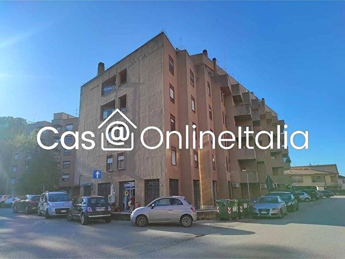 Appartamento con 6 locali in vendita in Via Monte Bianco, Viale Firenze Paciana, Foligno