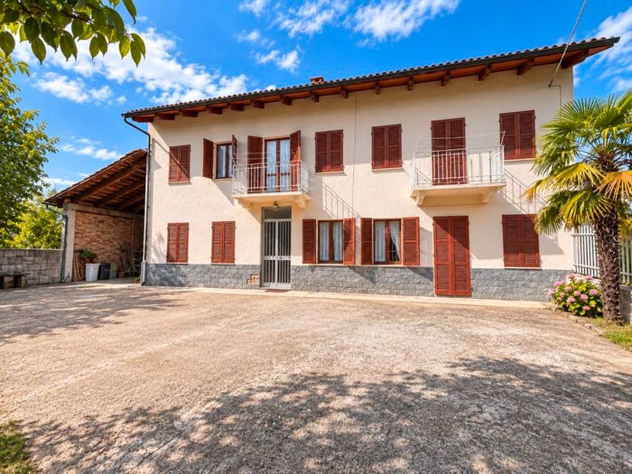 Casa con 6 locali in vendita in Via Novembre, Centro, Vezza d'Alba