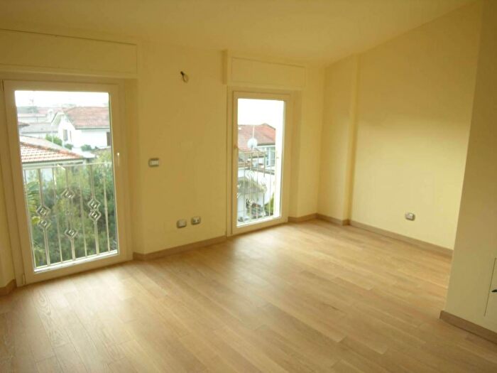 Casa con 6 locali in vendita in Marco Polo Don Bosco, Viareggio